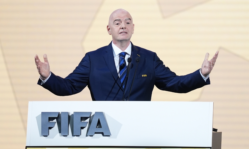 雷速：[国]伊万：能见到队员很开心 也很重要.